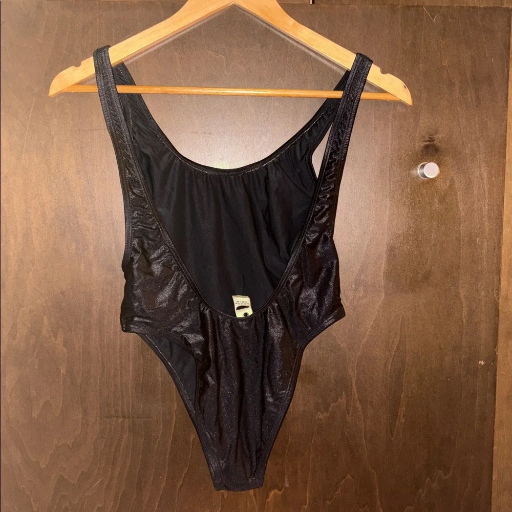 Gnash‎ Swim High Cut Scoop Neck Black One Piece Swimsuit - Size 6